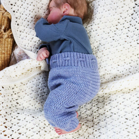 Crochet Baby Pants size 0-18 months - Adorecrea.com