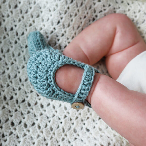 Crochet baby shoes