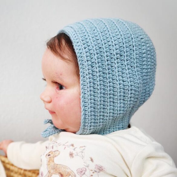 Crochet baby bonnet