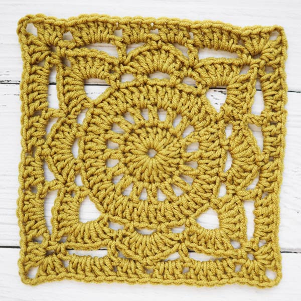 How to Crochet a Willow Granny Square - Adorecrea.com