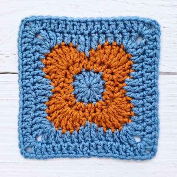 How to Crochet a Retro Flower Granny Square