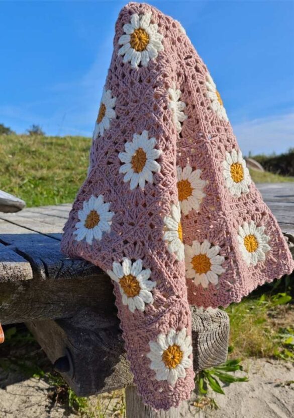 Crochet Daisy Granny Square Baby Blanket