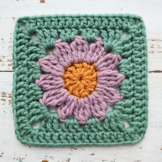 Solid Daisy Granny Square Pattern